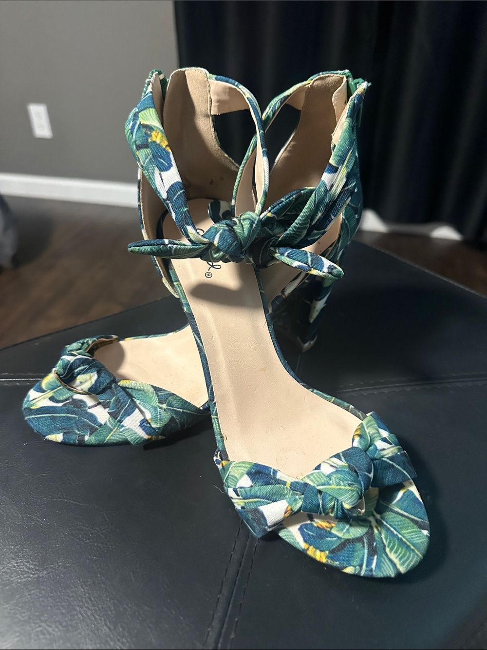 Qupid Tropical Leaf Tie-Ankle Block Heel Sandals - Green